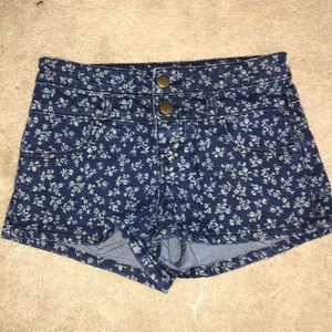 Denim Shorts with Flower Pattern!